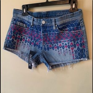 [BLANKNYC] Little Queenie Frayed Edge Semi-Shorts